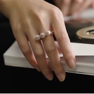 Tasaki style pearl gold ring